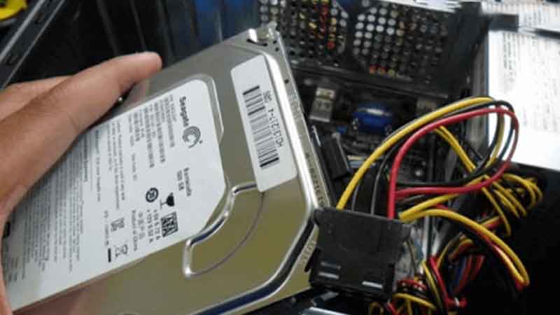 Kiểm tra ổ cứng và bo mạch chủ