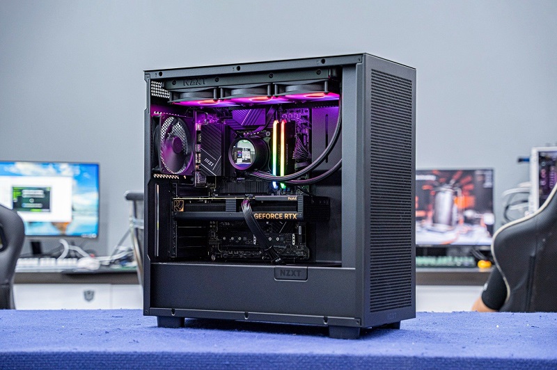 Bo mạch chủ máy trạm hỗ trợ nhiều CPU, RAM và card đồ họa