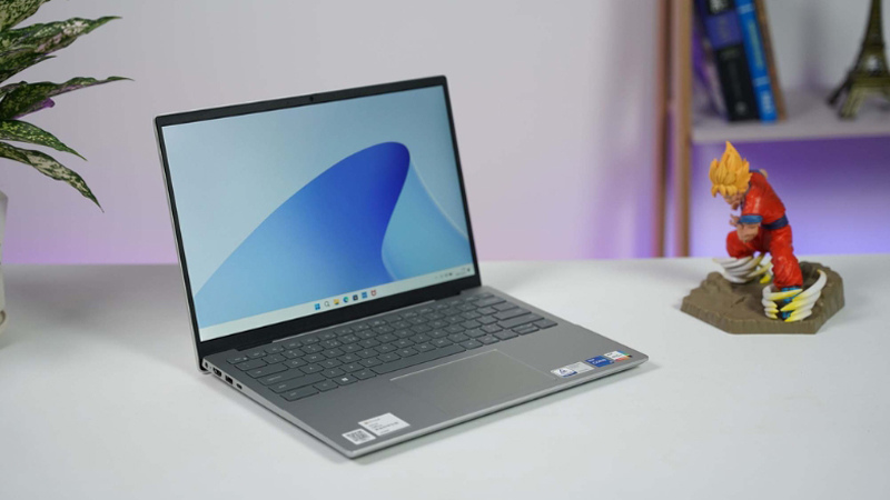 Pin dung lượng lớn dao động khoảng 4 - 5 tiếng Pin có dung lượng lớn