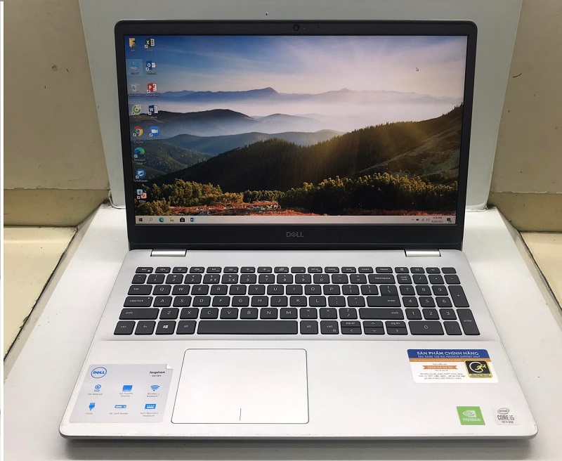 Máy mỏng 2 cm, nặng 2.05 kg, tiện lợi để mang theo Dell Inspiron 5593 có thiết kế sang trọng, tone màu bạc ấn tượng