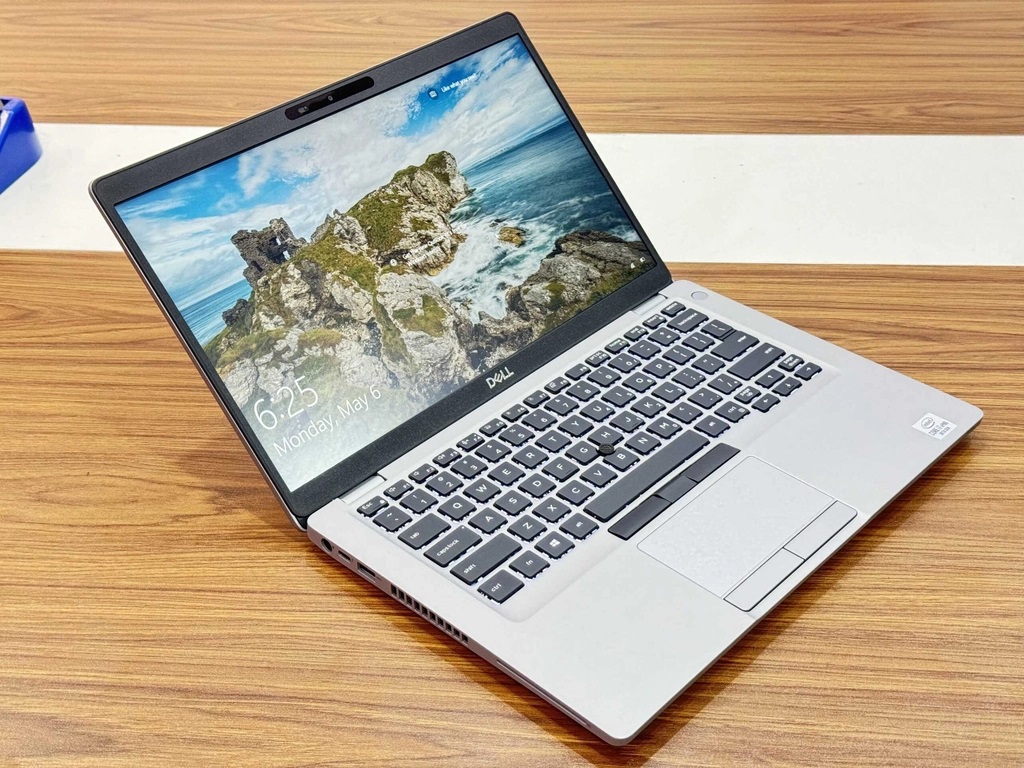 Thiết kế mang lại cảm giác chắc chắn và bền bỉ.