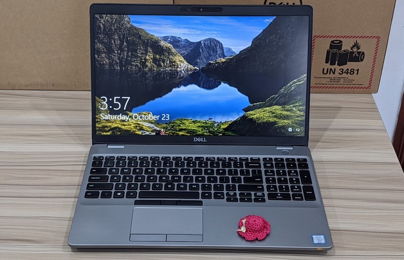 Latitude 5501 nổi bật với thiết kế đơn giản, sang trọng và tinh tế