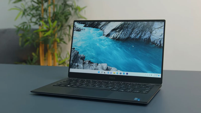 Thiết kế vỏ nhôm nguyên khối chắc chắn, cảm giác mát và mịn khi sờ vào