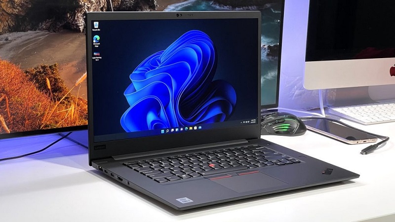 Thiết kế chắc chắn, cứng cáp nhờ lớp vỏ ngoài được làm bằng carbon Thiết kế chắc chắn, cứng cáp nhờ lớp vỏ ngoài được làm bằng carbon