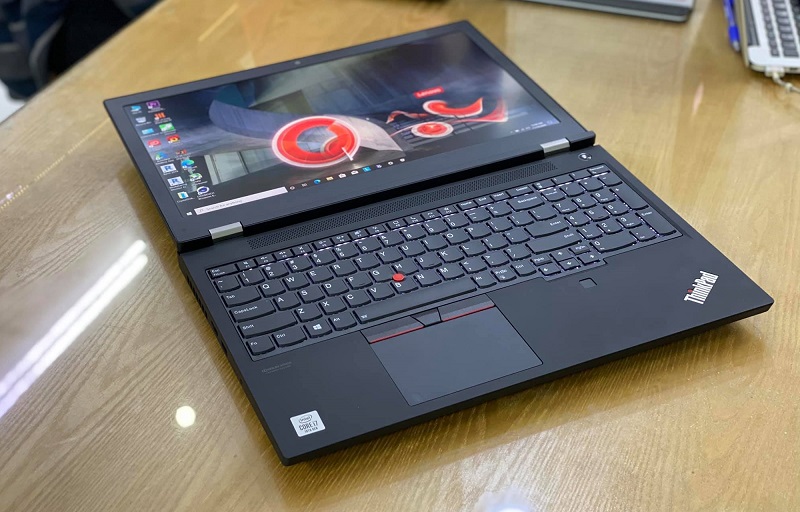 Thiết kế có màu sắc đen mờ, máy có được vẻ ngoài sang trọng Thiết kế có màu sắc đen mờ, máy có được vẻ ngoài sang trọng