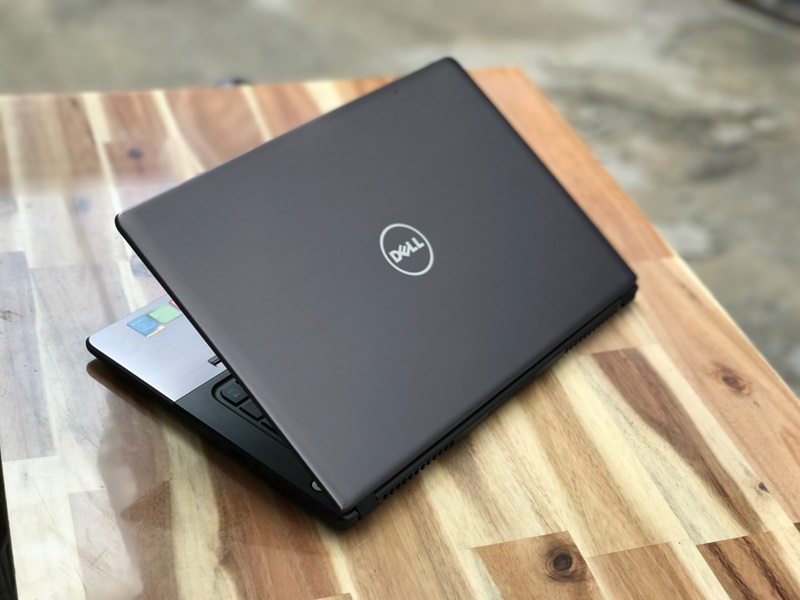 Trọng lượng chỉ 1.5kg, dễ dàng mang theo mọi nơi Máy có thiết kế mỏng nhẹ, sang trọng, hiện đại