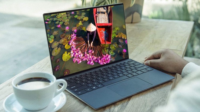 Máy có thiết kế kim loại thanh lịch, tối giản