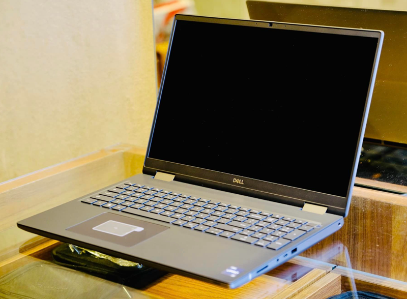 Máy có thiết kế thời trang, khung hợp kim nhôm bền chắc