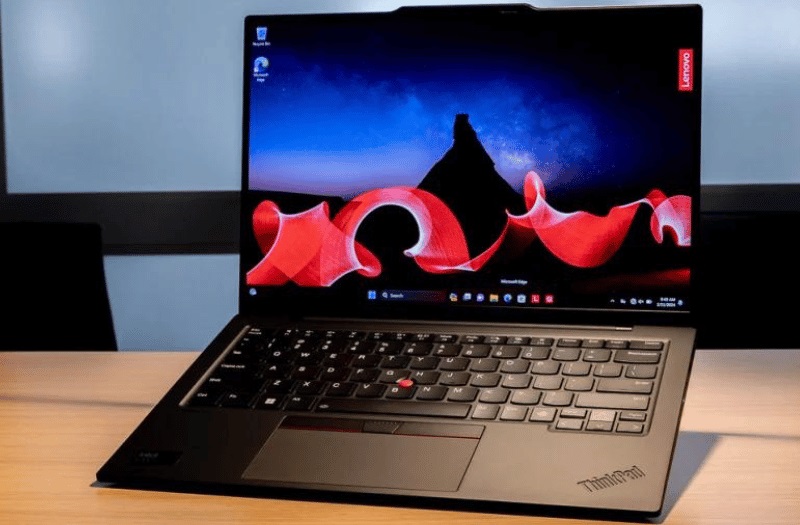 Máy có thiết kế tối giản, màu Thunder Black sang trọng Máy có thiết kế tối giản, màu Thunder Black sang trọng