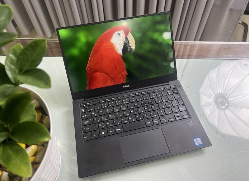 Thời gian sử dụng lâu, hỗ trợ làm việc hiệu quả suốt cả ngày Máy trang bị pin 52Whr, thời gian sử dụng 6-8 giờ