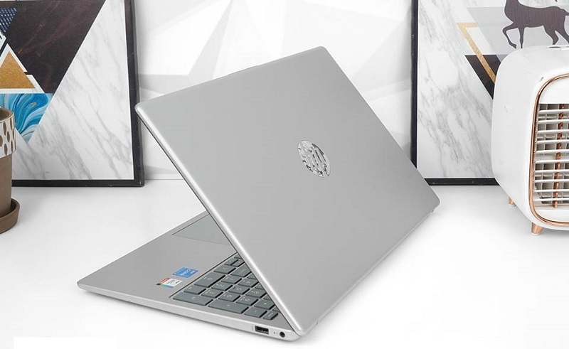 laptop HP hiệu suất và cấu hình phù hợp với nhu cầu sử dụng, từ công việc văn phòng đến đồ họa