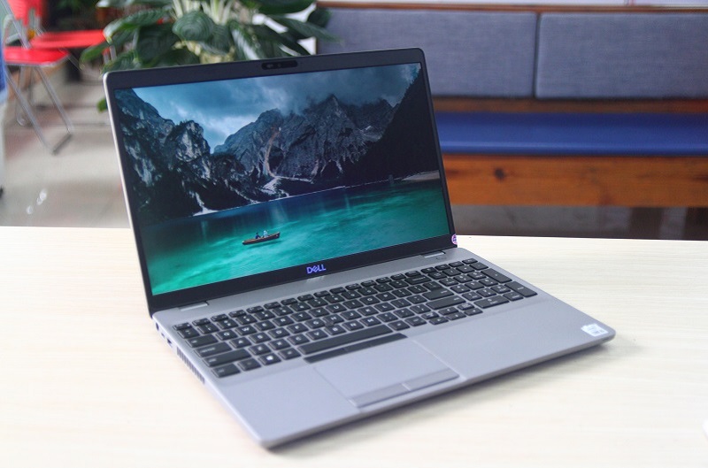 Latitude 5510 phù hợp ngân sách hạn hẹp, đáp ứng tốt nhu cầu công việc và giải trí hàng ngày Dell Latitude 5510 là laptop văn phòng cao cấp với thiết kế chắc chắn, hiệu năng mạnh mẽ