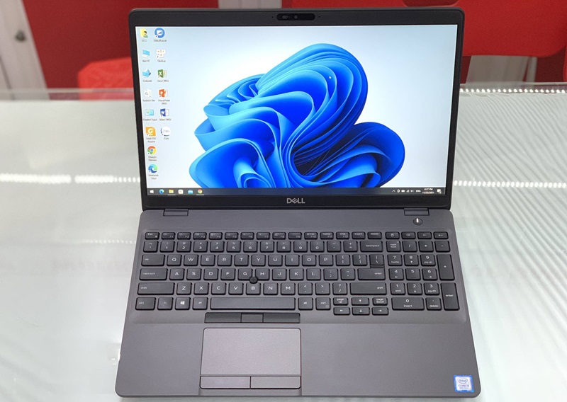 Máy là laptop workstation bền bỉ, hiệu suất cao