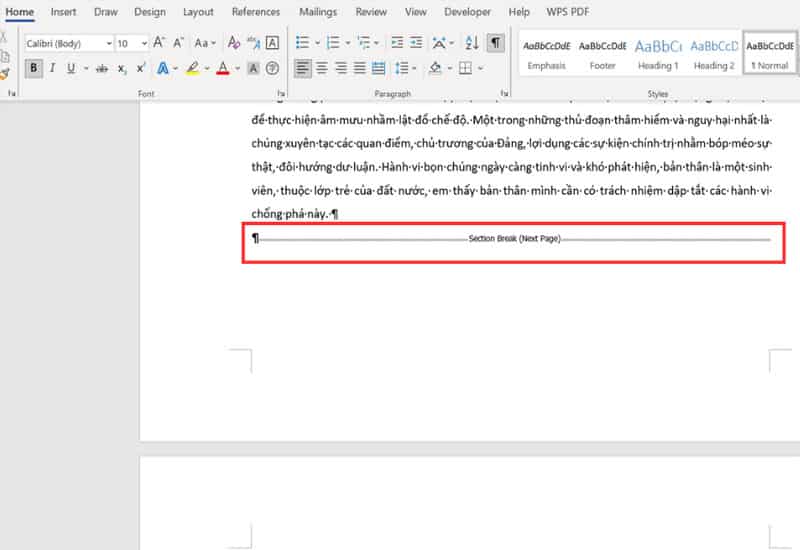 Trang trắng xuất hiện do Page Break hoặc Section Break trong Word.