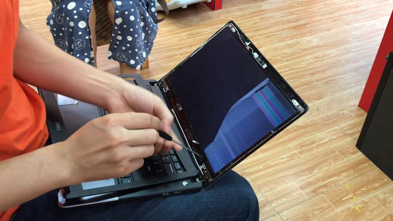 Thay màn hình laptop Dell bao nhiêu tiền?