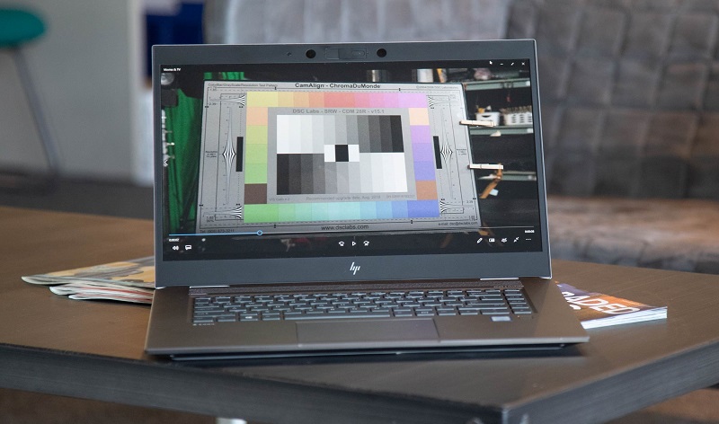 Trọng lượng chỉ 1.9kg, HP ZBook Studio G5 là lựa chọn di động linh hoạt cho người dùng HP ZBook Studio G5 là laptop đồ họa mạnh mẽ với thiết kế nhôm sang trọng