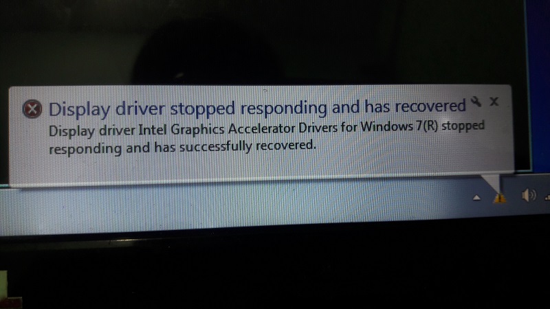 Máy tính báo display driver stopped responding and has recovered