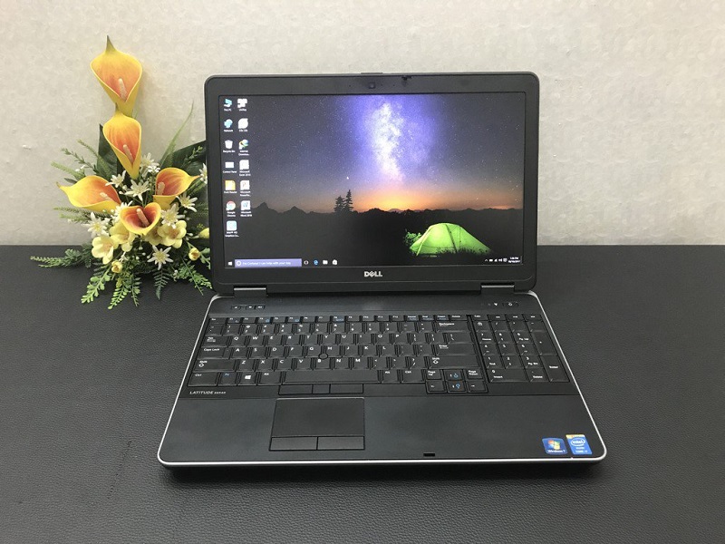 Laptop Dell Latitude E6540 được trang bị thêm bàn phím phụ