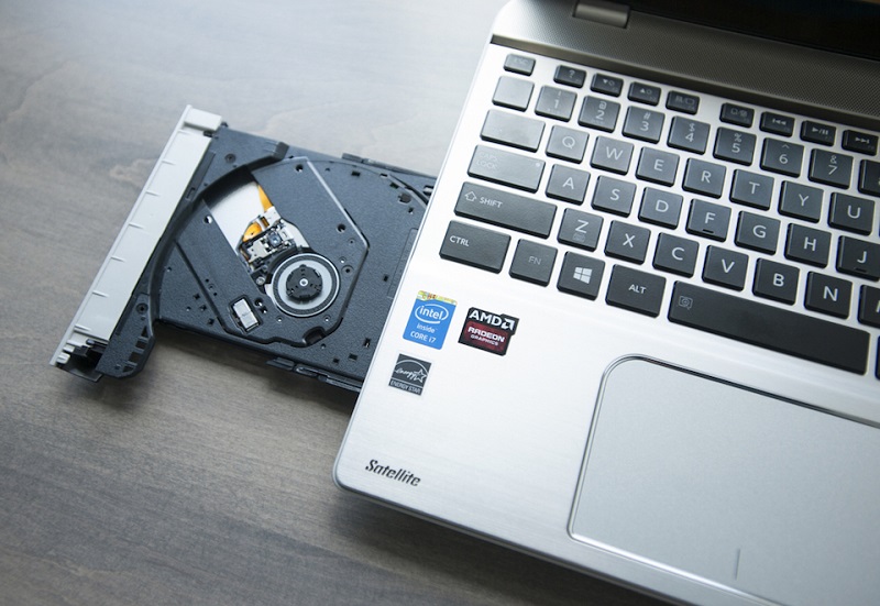 Cách mở ổ đĩa laptop không cần bấm